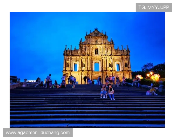 澳门带皇冠的大楼建筑风格独特,彰显豪华与尊贵的完美结合 澳门带皇冠的大楼建筑风格独特,彰显豪华与尊贵的完美结合